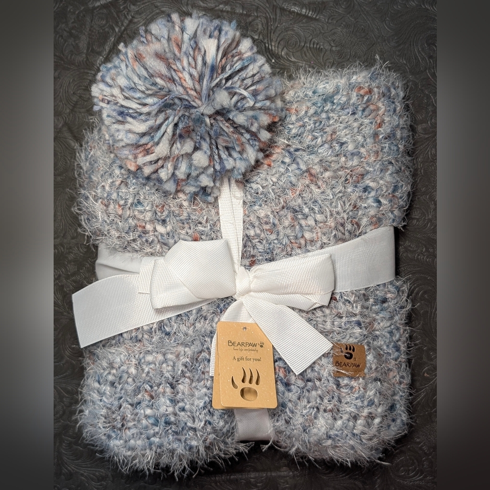 NWT BearPaw Ladies Winter Blue Tan Flecked Knit Beanie Hat & Scarf Gift Set